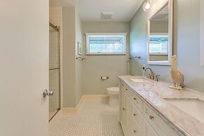 2 Mi to Beach: Hilton Head Condo w/ Pool!