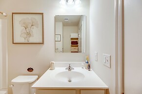 Sunlit Milford Townhome < 2 Mi to Riverwalk!