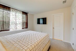 Sunlit Milford Townhome < 2 Mi to Riverwalk!