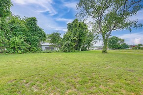 Sunlit Milford Townhome < 2 Mi to Riverwalk!