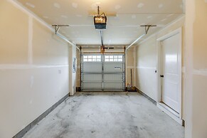 Sunlit Milford Townhome < 2 Mi to Riverwalk!