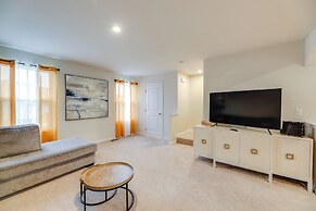 Sunlit Milford Townhome < 2 Mi to Riverwalk!