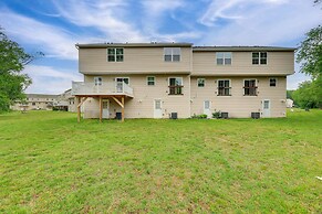 Sunlit Milford Townhome < 2 Mi to Riverwalk!