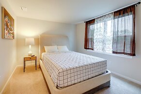 Sunlit Milford Townhome < 2 Mi to Riverwalk!