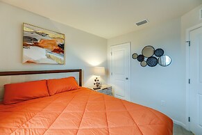 Sunlit Milford Townhome < 2 Mi to Riverwalk!