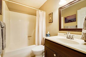 Pools, Marina & Grill: Osage Beach Condo!