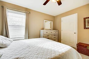 Pools, Marina & Grill: Osage Beach Condo!