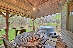 Rustic Cabin With Hot Tub Near Broken Bow Lake!