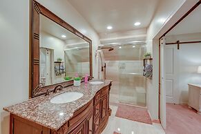 'lakeside Bear Lodge' Studio: 9 Mi to Bass Lake!