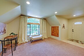 'lakeside Bear Lodge' Studio: 9 Mi to Bass Lake!