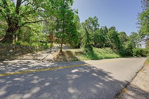 'lakeside Bear Lodge' Studio: 9 Mi to Bass Lake!