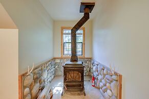 'lakeside Bear Lodge' Studio: 9 Mi to Bass Lake!