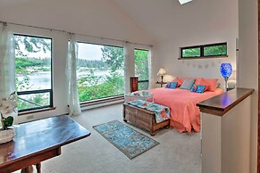 Waterfront Bainbridge Island Home: Stunning Views!
