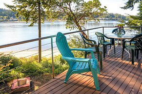 Waterfront Bainbridge Island Home: Stunning Views!