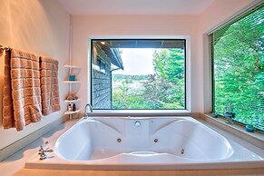 Waterfront Bainbridge Island Home: Stunning Views!