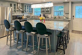 Renovated Port Richey Oasis w/ Lanai + Grill!