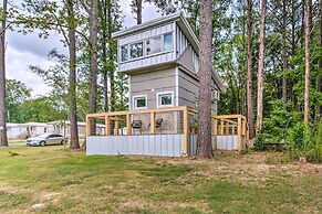 2 Mi to Msu: Chic Tiny Home Retreat!