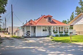 Charming Choteau Cottage: Ski & Fish Nearby!