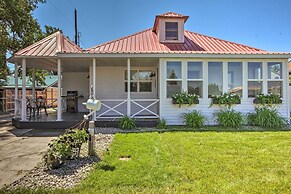 Charming Choteau Cottage: Ski & Fish Nearby!