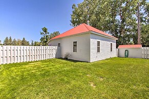 Charming Choteau Cottage: Ski & Fish Nearby!