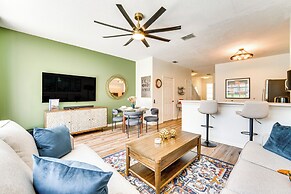 < 5 Mi to Disney: Sun-soaked Kissimmee Escape!