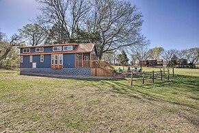 4 Mi to Dtwn: Mckinney Tiny Home w/ Fire Pit