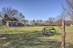 4 Mi to Dtwn: Mckinney Tiny Home w/ Fire Pit