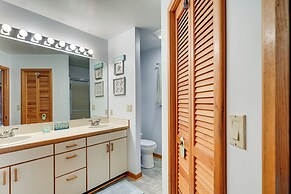 Southern Shores Family Retreat Mins to Beach!