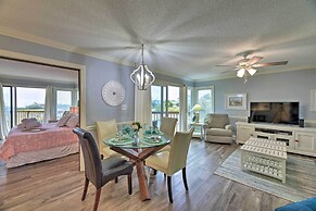Bright Emerald Isle Condo w/ Private Beach Access!
