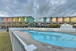 Bright Emerald Isle Condo w/ Private Beach Access!