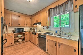 Cozy Charlotte Retreat w/ Yard ~ 5 Mi to Dtwn