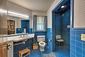 Cozy Charlotte Retreat w/ Yard ~ 5 Mi to Dtwn