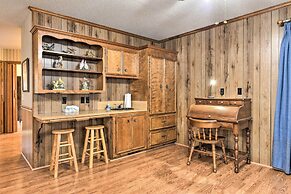 Cozy Charlotte Retreat w/ Yard ~ 5 Mi to Dtwn