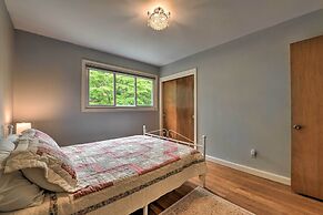 Cozy Charlotte Retreat w/ Yard ~ 5 Mi to Dtwn