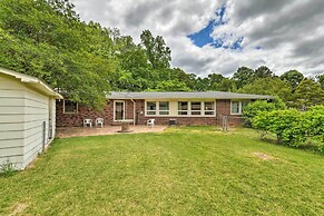 Cozy Charlotte Retreat w/ Yard ~ 5 Mi to Dtwn