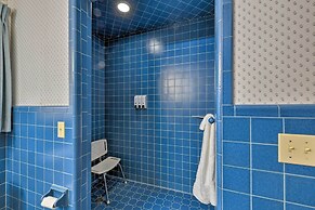 Cozy Charlotte Retreat w/ Yard ~ 5 Mi to Dtwn