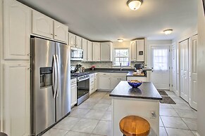 Historic Bath Home, Walk to Waterfront Park!