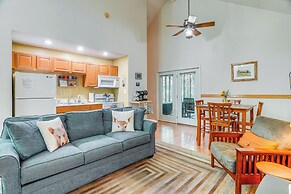 Cabin w/ Deck & Screened-in Porch in New Market!