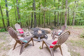 Cabin w/ Deck & Screened-in Porch in New Market!