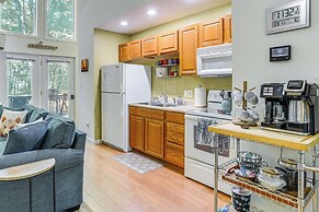 Cabin w/ Deck & Screened-in Porch in New Market!