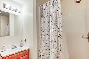 Cabin w/ Deck & Screened-in Porch in New Market!