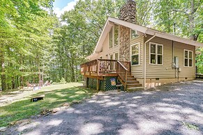 Cabin w/ Deck & Screened-in Porch in New Market!