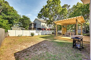 Oak Island Cottage: Minutes to Long Beach!