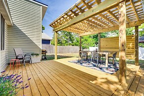 Oak Island Cottage: Minutes to Long Beach!