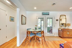 Oak Island Cottage: Minutes to Long Beach!