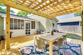 Oak Island Cottage: Minutes to Long Beach!