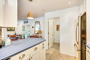 Oak Island Cottage: Minutes to Long Beach!