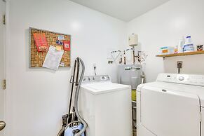 Oak Island Cottage: Minutes to Long Beach!