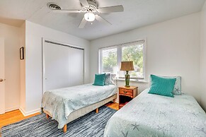 Oak Island Cottage: Minutes to Long Beach!