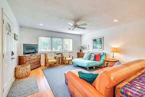 Oak Island Cottage: Minutes to Long Beach!